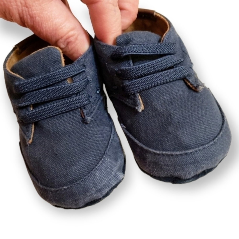 Kenneth Cole Blue Baby Real Deal shoes Size 2 ( 3- 6 Months )